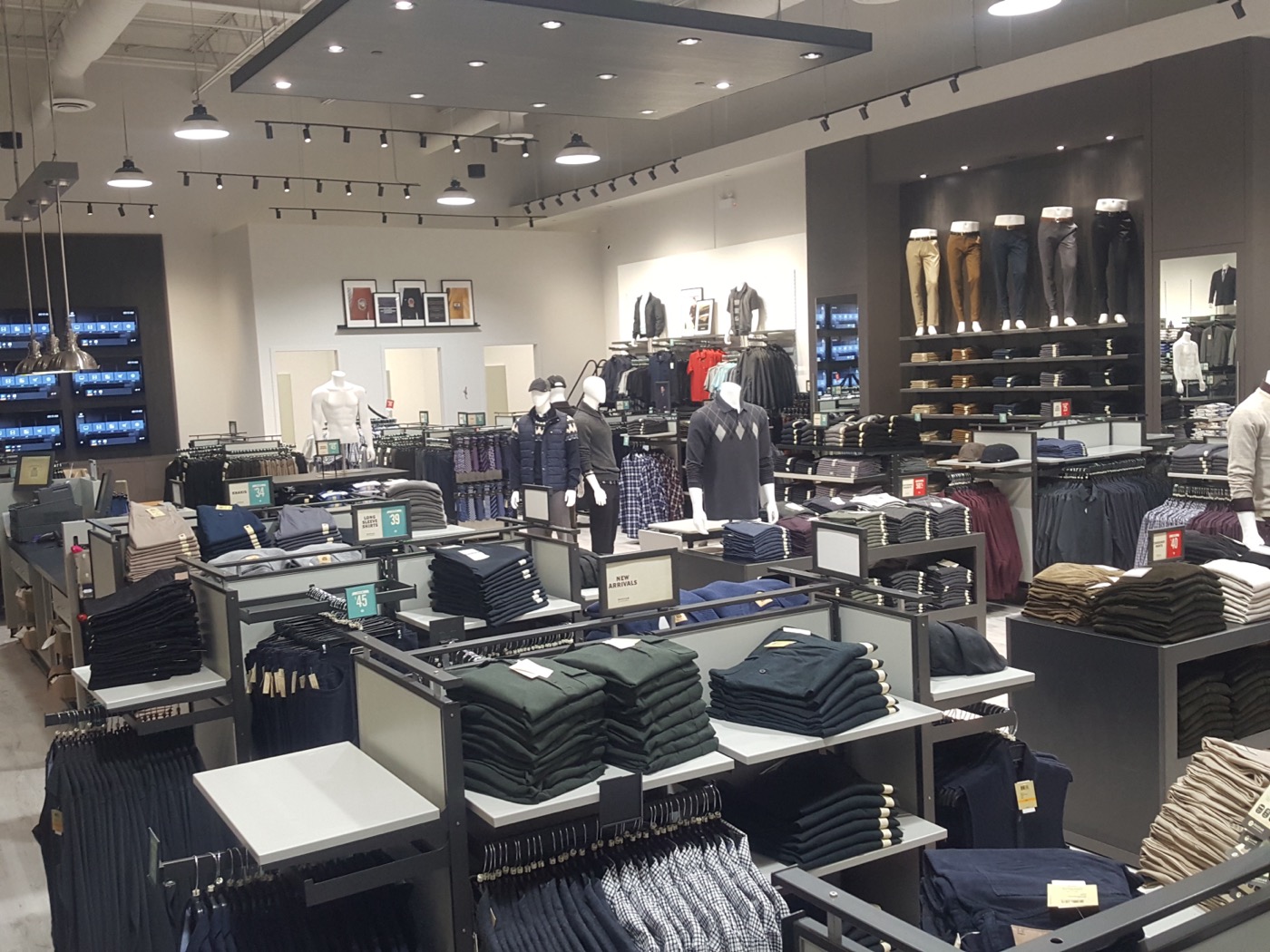 Interior — floor display overview