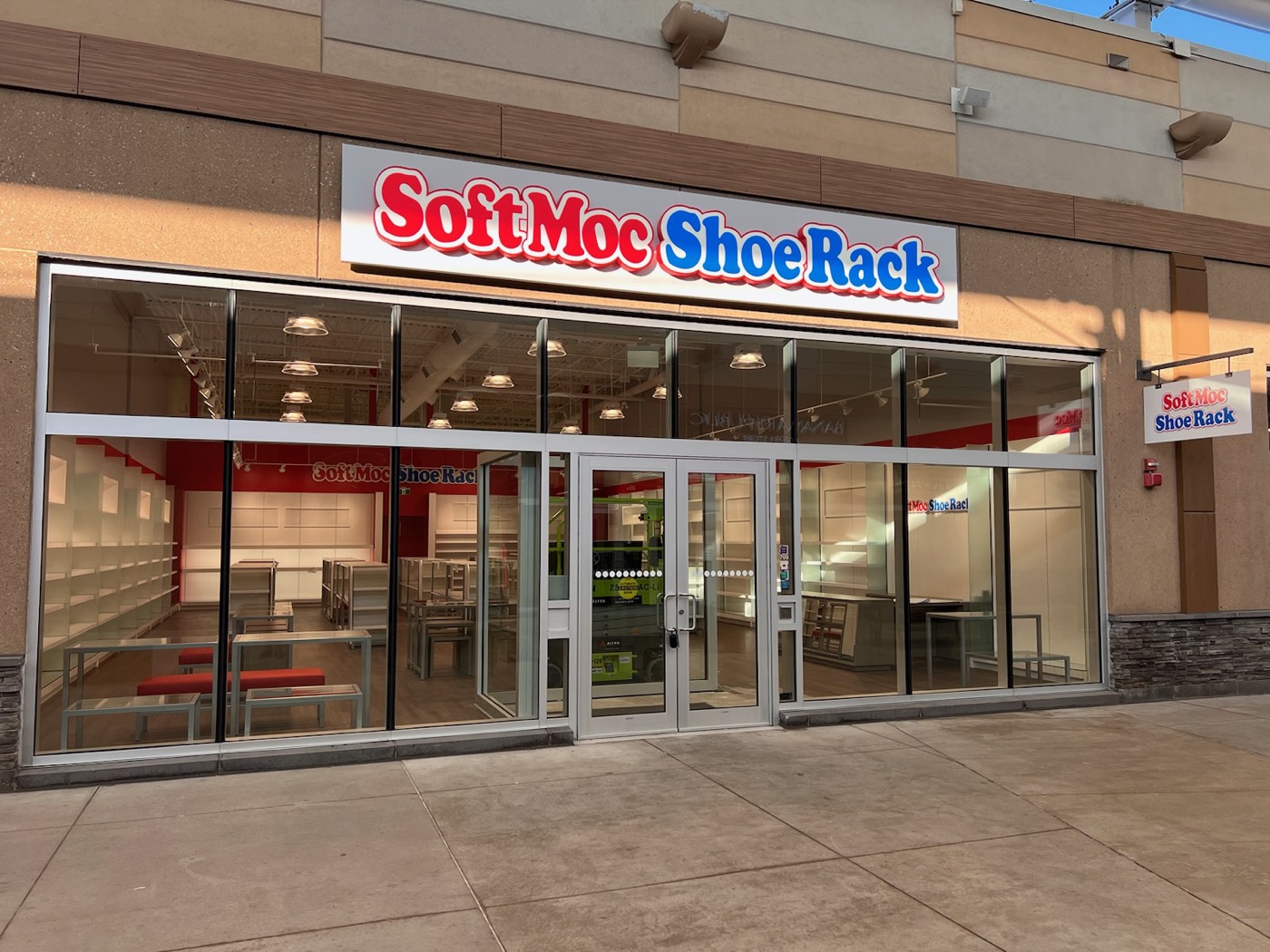SoftMoc Shoe Rack — Niagara-on-the-Lake storefront